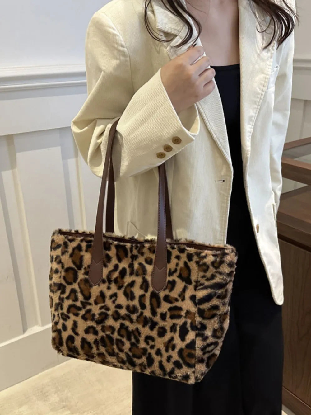 13.97 USD Sac fourre-tout léopard duveteux