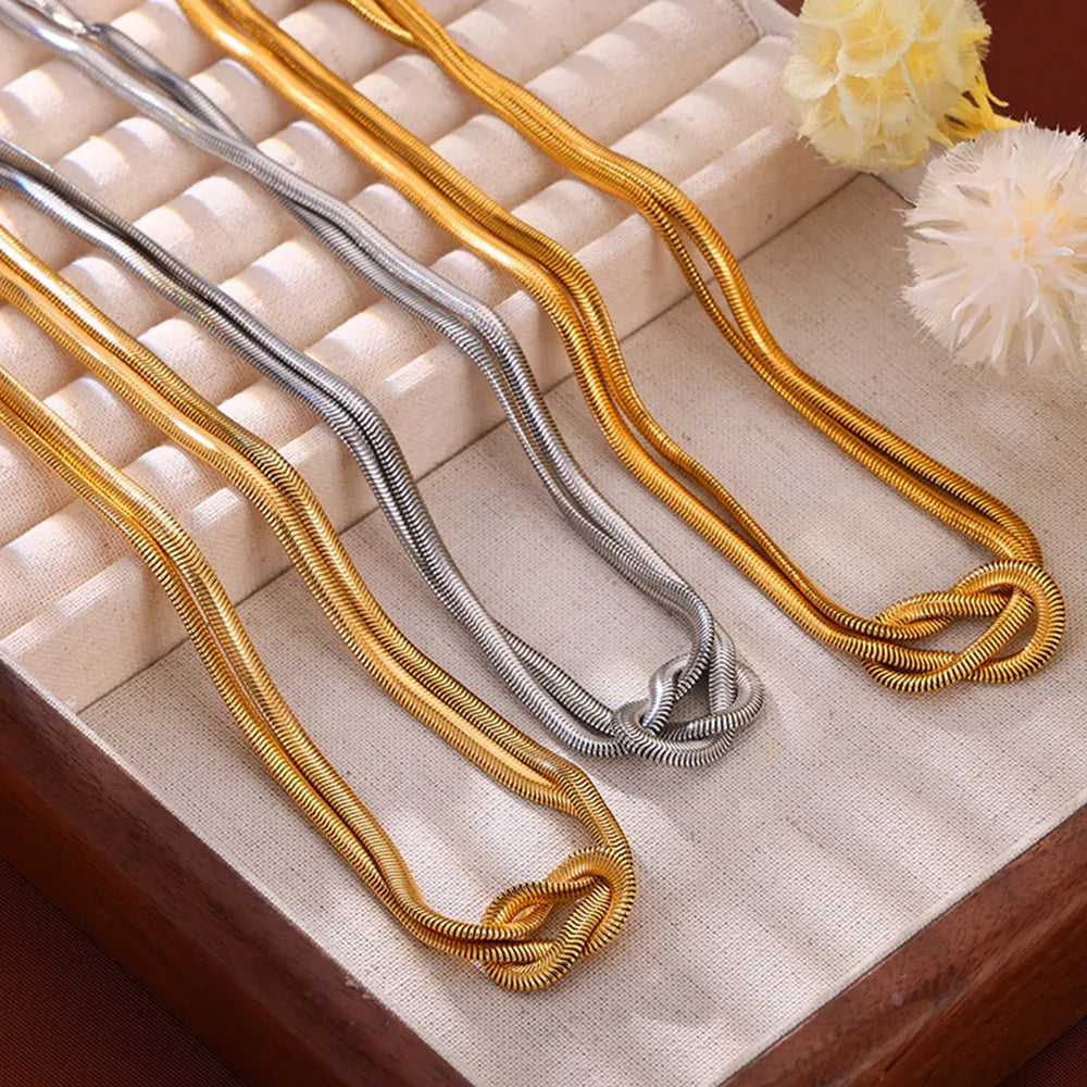 17,70 USD - Collier nœud en acier titane
