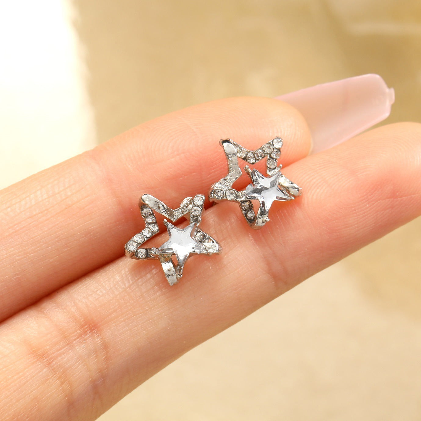 Openwork zircon earrings set with ultra-sparkling diamonds, for a modern, fresh, and delicate woman, light and luxurious, with a minimalist design.