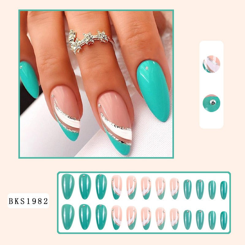 Almond manicure, natural look, trendy style, medium-length nails, patch effect.