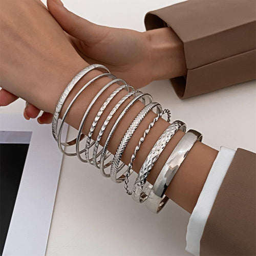 11,64 USD - Bracelets très populaires, ensemble de dix bracelets bohèmes tendance et originaux, style feng shui, à effet ondulé et brillant.